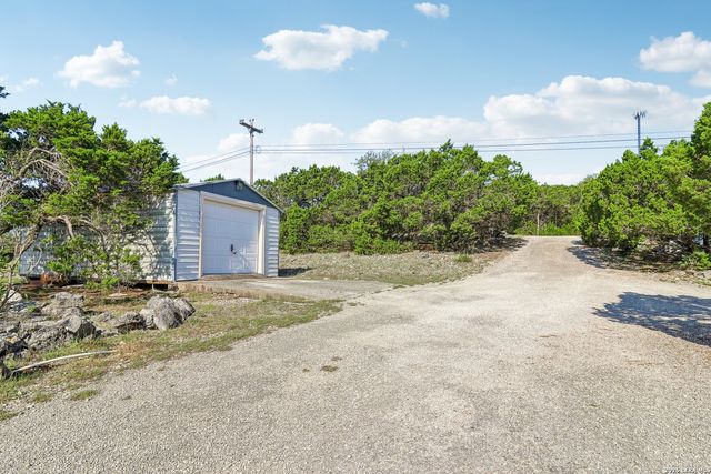 235 MOUNTAIN CREEK RD, Pipe Creek, TX 78063
