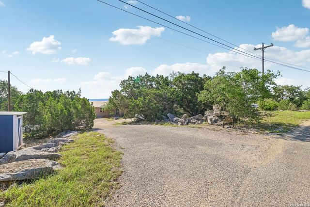 235 MOUNTAIN CREEK RD, Pipe Creek, TX 78063