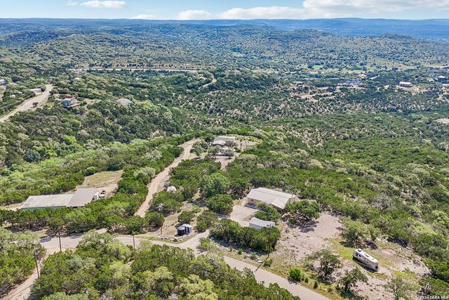 235 MOUNTAIN CREEK RD, Pipe Creek, TX 78063