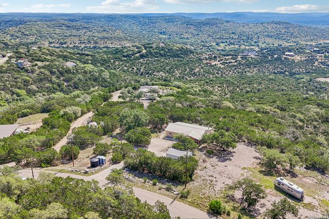235 MOUNTAIN CREEK RD, Pipe Creek, TX 78063