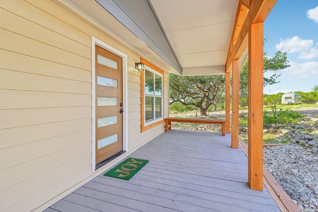235 MOUNTAIN CREEK RD, Pipe Creek, TX 78063