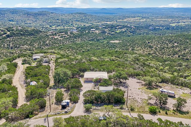 235 MOUNTAIN CREEK RD, Pipe Creek, TX 78063