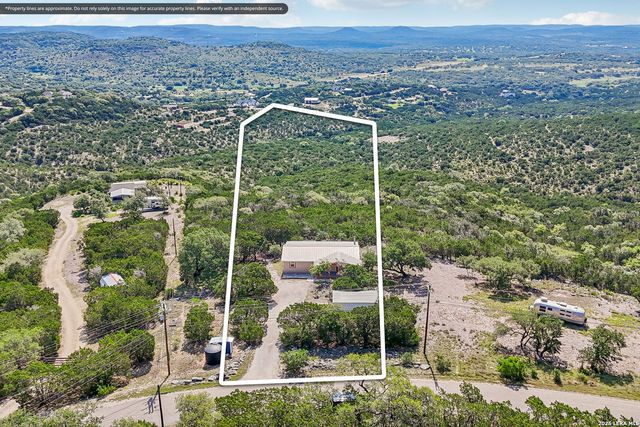 235 MOUNTAIN CREEK RD, Pipe Creek, TX 78063