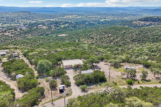 235 MOUNTAIN CREEK RD, Pipe Creek, TX 78063