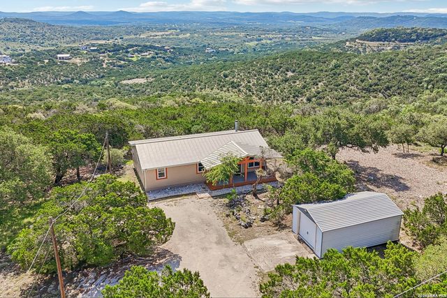 235 MOUNTAIN CREEK RD, Pipe Creek, TX 78063