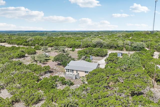 235 MOUNTAIN CREEK RD, Pipe Creek, TX 78063