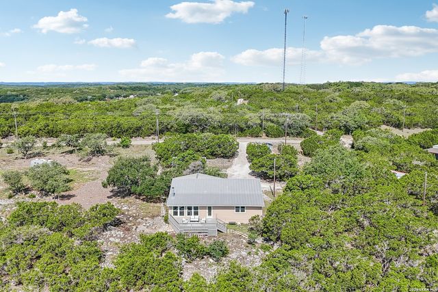 235 MOUNTAIN CREEK RD, Pipe Creek, TX 78063