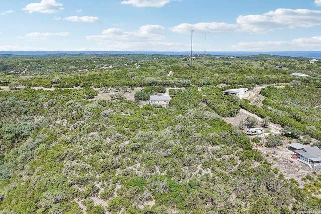 235 MOUNTAIN CREEK RD, Pipe Creek, TX 78063
