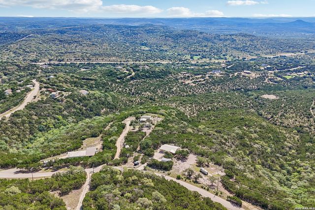 235 MOUNTAIN CREEK RD, Pipe Creek, TX 78063