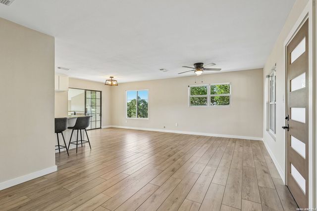 235 MOUNTAIN CREEK RD, Pipe Creek, TX 78063