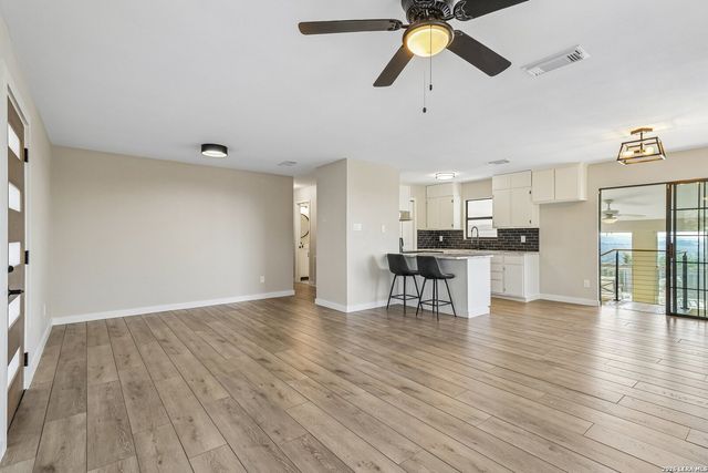 235 MOUNTAIN CREEK RD, Pipe Creek, TX 78063