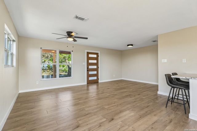 235 MOUNTAIN CREEK RD, Pipe Creek, TX 78063