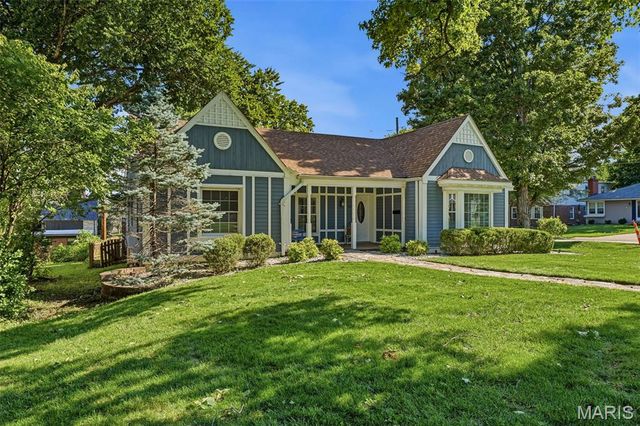 895 Brookside Drive, St Louis, MO 63122