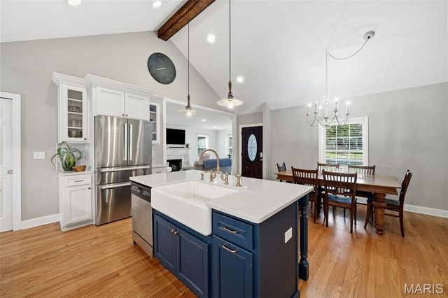 895 Brookside Drive, St Louis, MO 63122