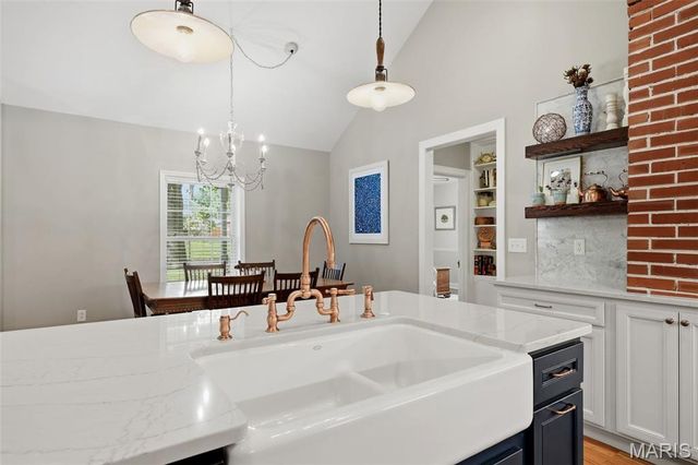 895 Brookside Drive, St Louis, MO 63122