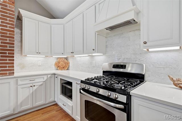 895 Brookside Drive, St Louis, MO 63122