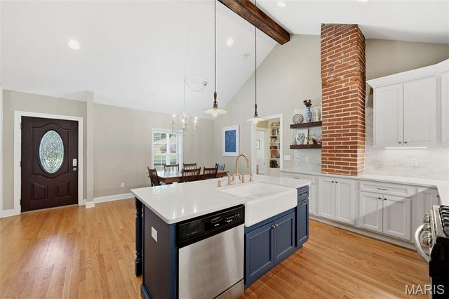 895 Brookside Drive, St Louis, MO 63122