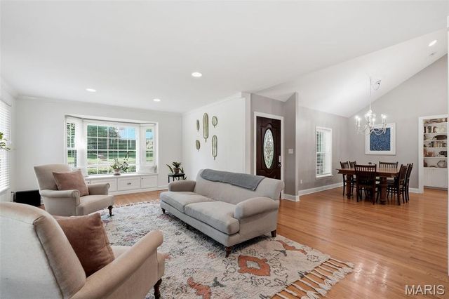 895 Brookside Drive, St Louis, MO 63122