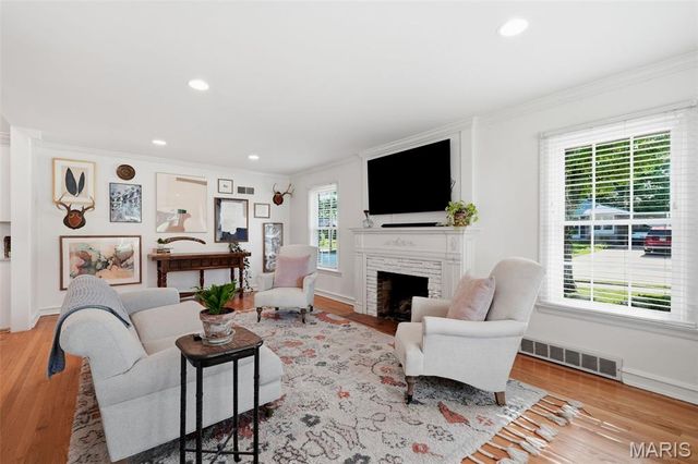 895 Brookside Drive, St Louis, MO 63122