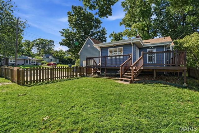 895 Brookside Drive, St Louis, MO 63122