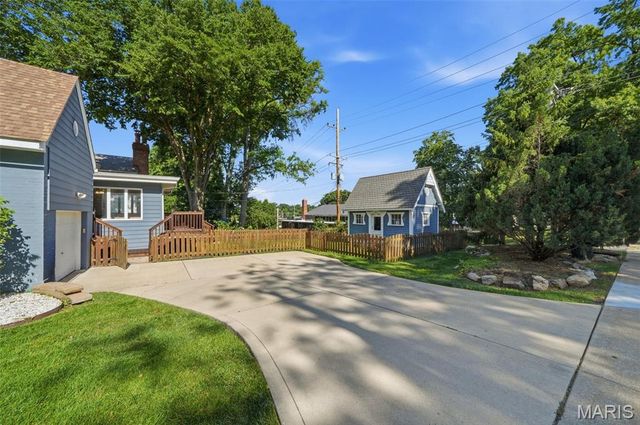 895 Brookside Drive, St Louis, MO 63122