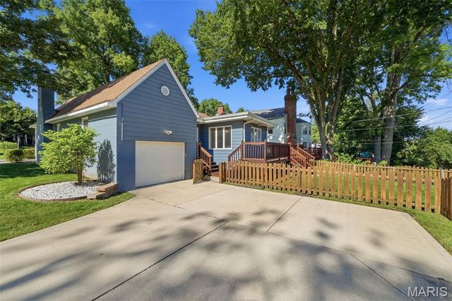 895 Brookside Drive, St Louis, MO 63122