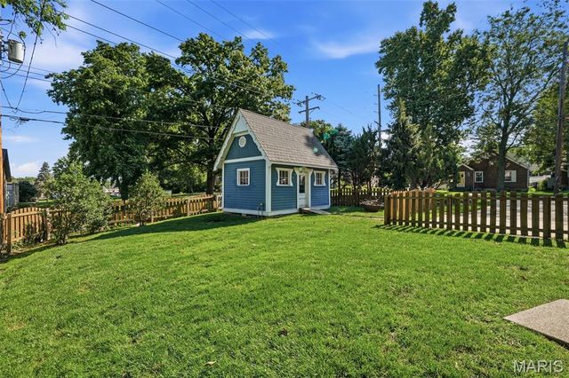 895 Brookside Drive, St Louis, MO 63122