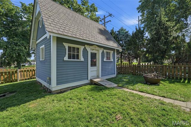 895 Brookside Drive, St Louis, MO 63122
