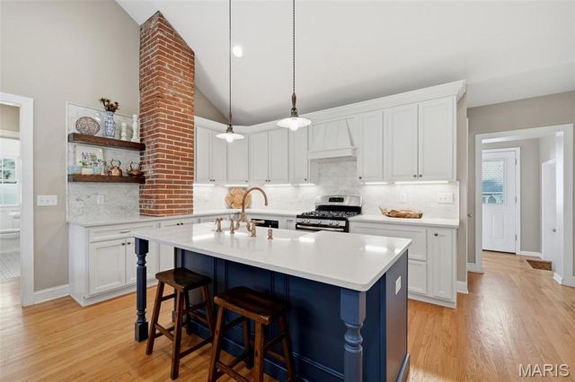 895 Brookside Drive, St Louis, MO 63122