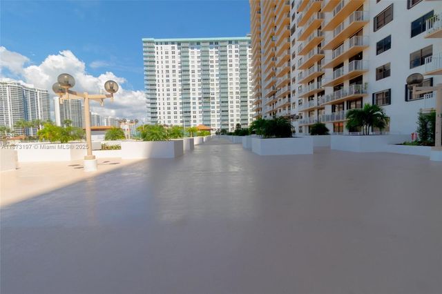 290 174th St 1902, Sunny Isles Beach, FL 33160