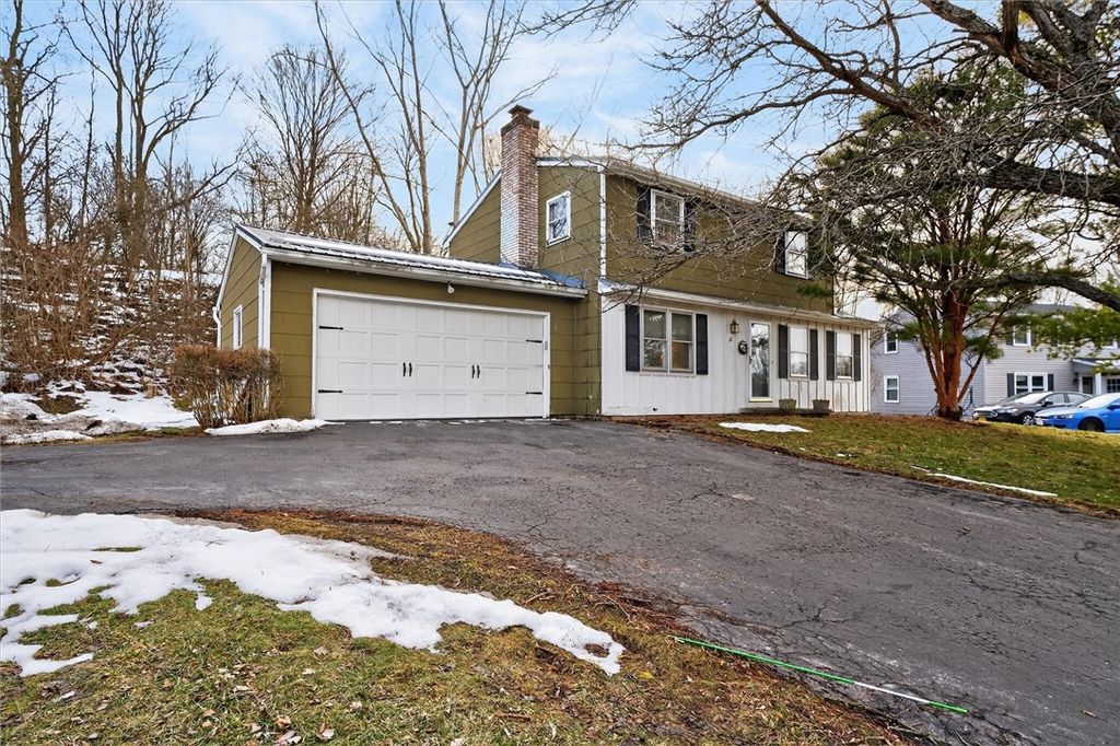 67 Williamsburg Drive, Perinton, NY 14450