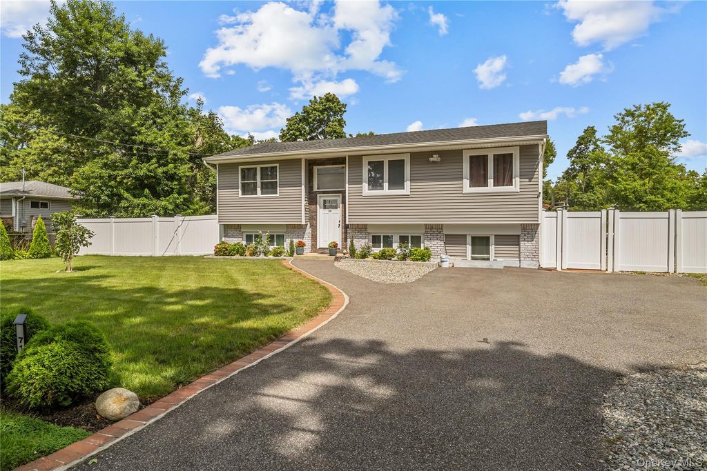 71 Bushwick Avenue, Central Islip, NY 11722 — photo 2