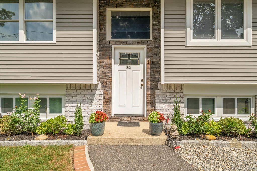 71 Bushwick Avenue, Central Islip, NY 11722 — photo 3