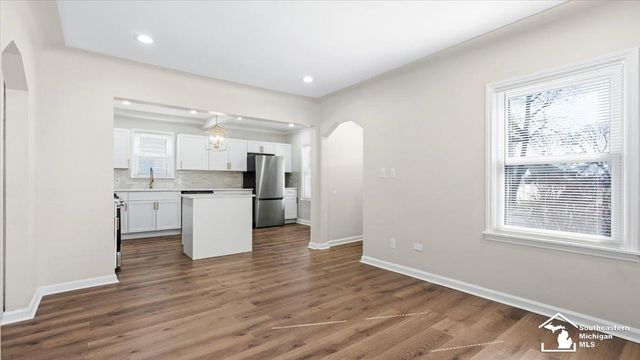 16050 Beatrice Street, Allen Park, MI 48101