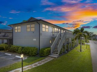 633 Centre Court SW 202, Vero Beach, FL 32962
