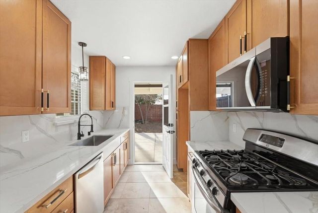 1412 Frances Dr, Roseville, CA 95661