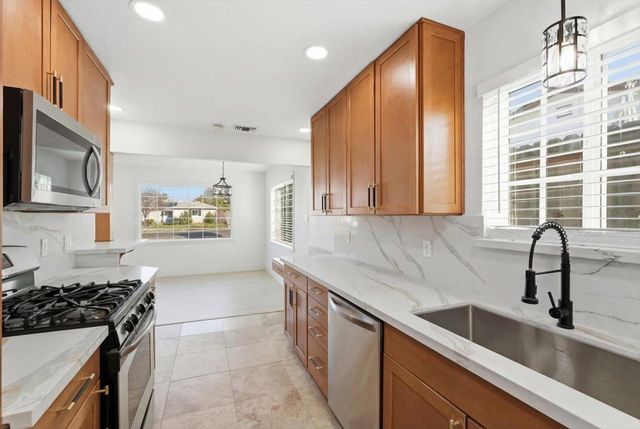 1412 Frances Dr, Roseville, CA 95661