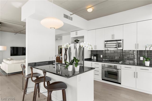 353 East Bonneville Avenue 1305, Las Vegas, NV 89101