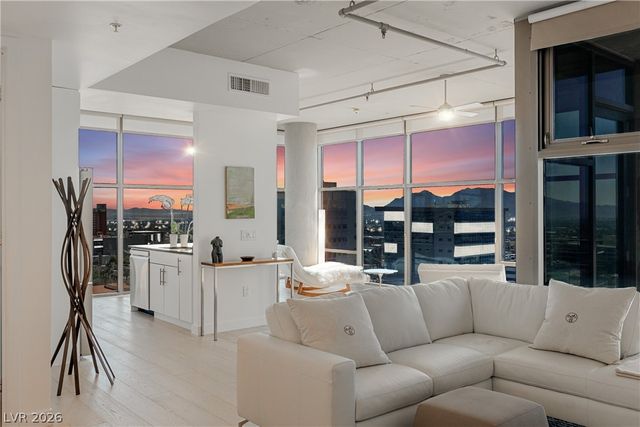 353 East Bonneville Avenue 1305, Las Vegas, NV 89101