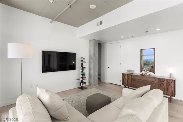 353 East Bonneville Avenue 1305, Las Vegas, NV 89101