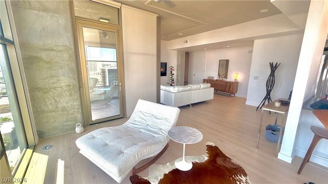 353 East Bonneville Avenue 1305, Las Vegas, NV 89101
