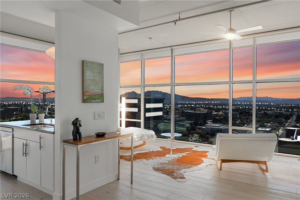353 East Bonneville Avenue 1305, Las Vegas, NV 89101