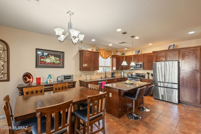 2227 E Apache Springs Lane, Green Valley, AZ 85614