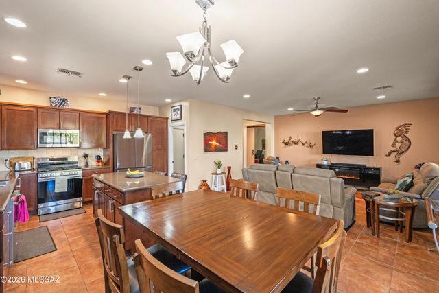 2227 E Apache Springs Lane, Green Valley, AZ 85614