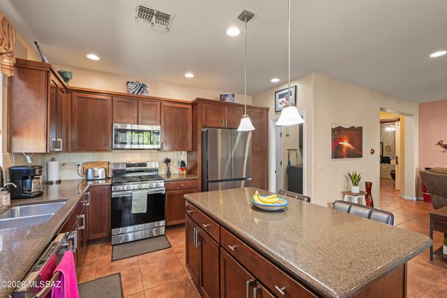 2227 E Apache Springs Lane, Green Valley, AZ 85614