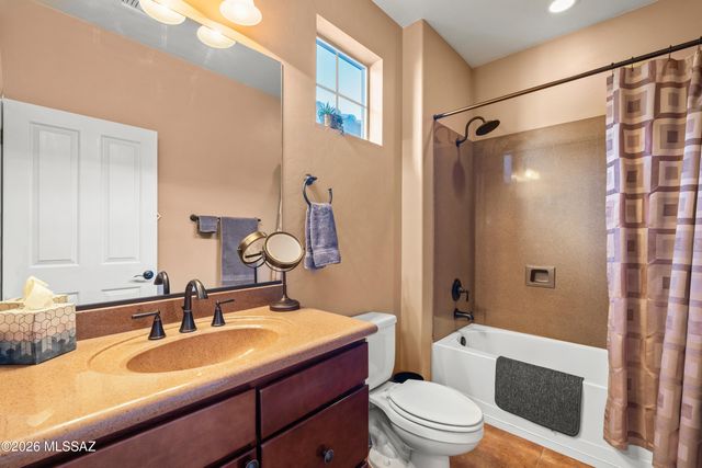 2227 E Apache Springs Lane, Green Valley, AZ 85614