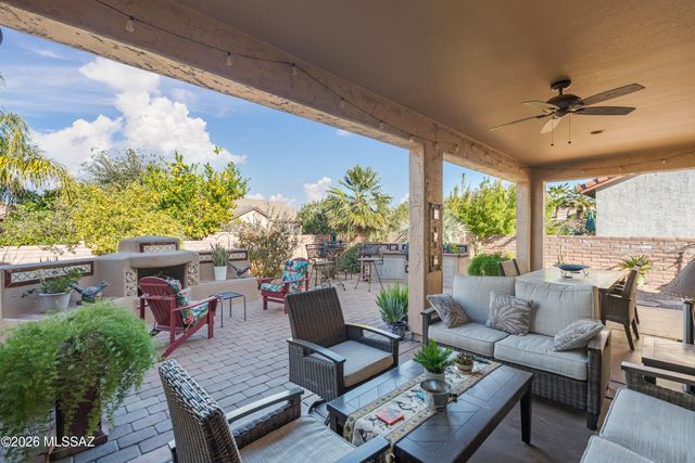 2227 E Apache Springs Lane, Green Valley, AZ 85614