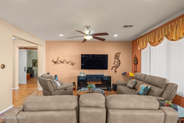 2227 E Apache Springs Lane, Green Valley, AZ 85614