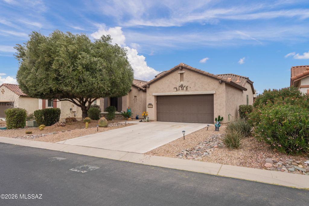 2227 E Apache Springs Lane, Green Valley, AZ 85614