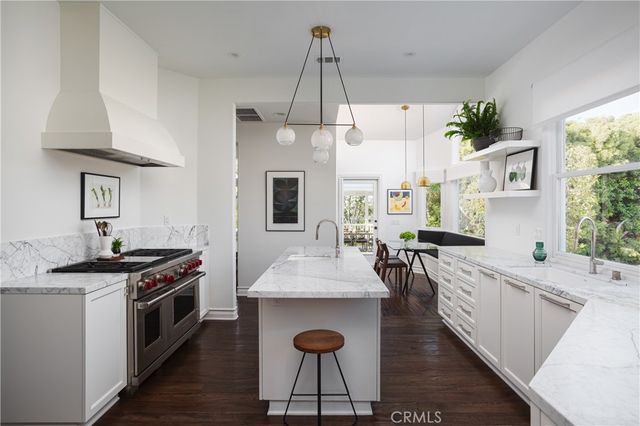 212 Kings Pl, Newport Beach, CA 92663